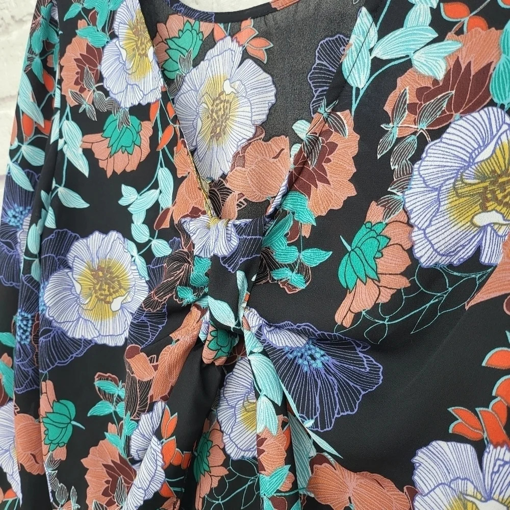 Lily White Floral Knotted Back Bell Sleeve Top Sz M - Picture 7 of 13